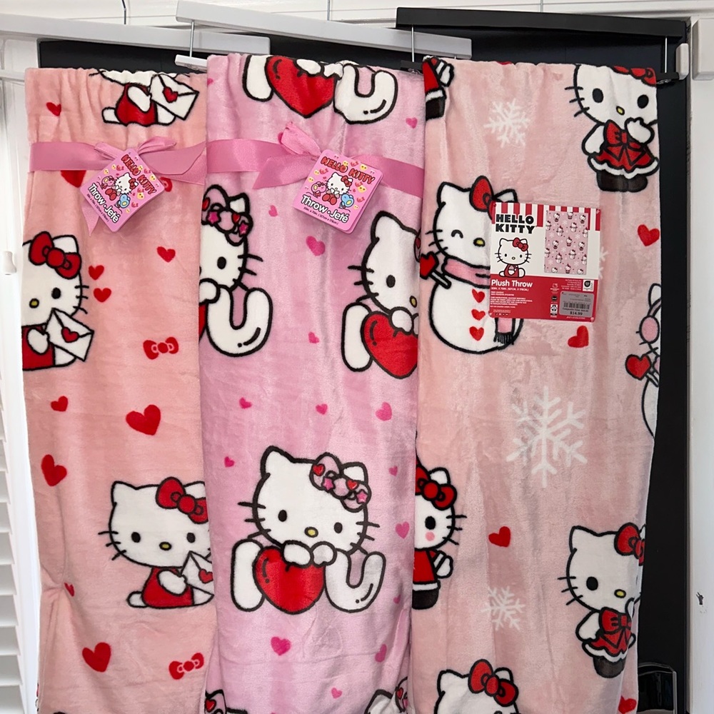 Hello Kitty Valentines/Snowman pink blanket bundle